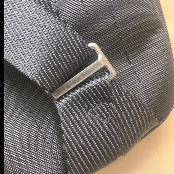 Fashion Men's Tumi Black Belt Bag